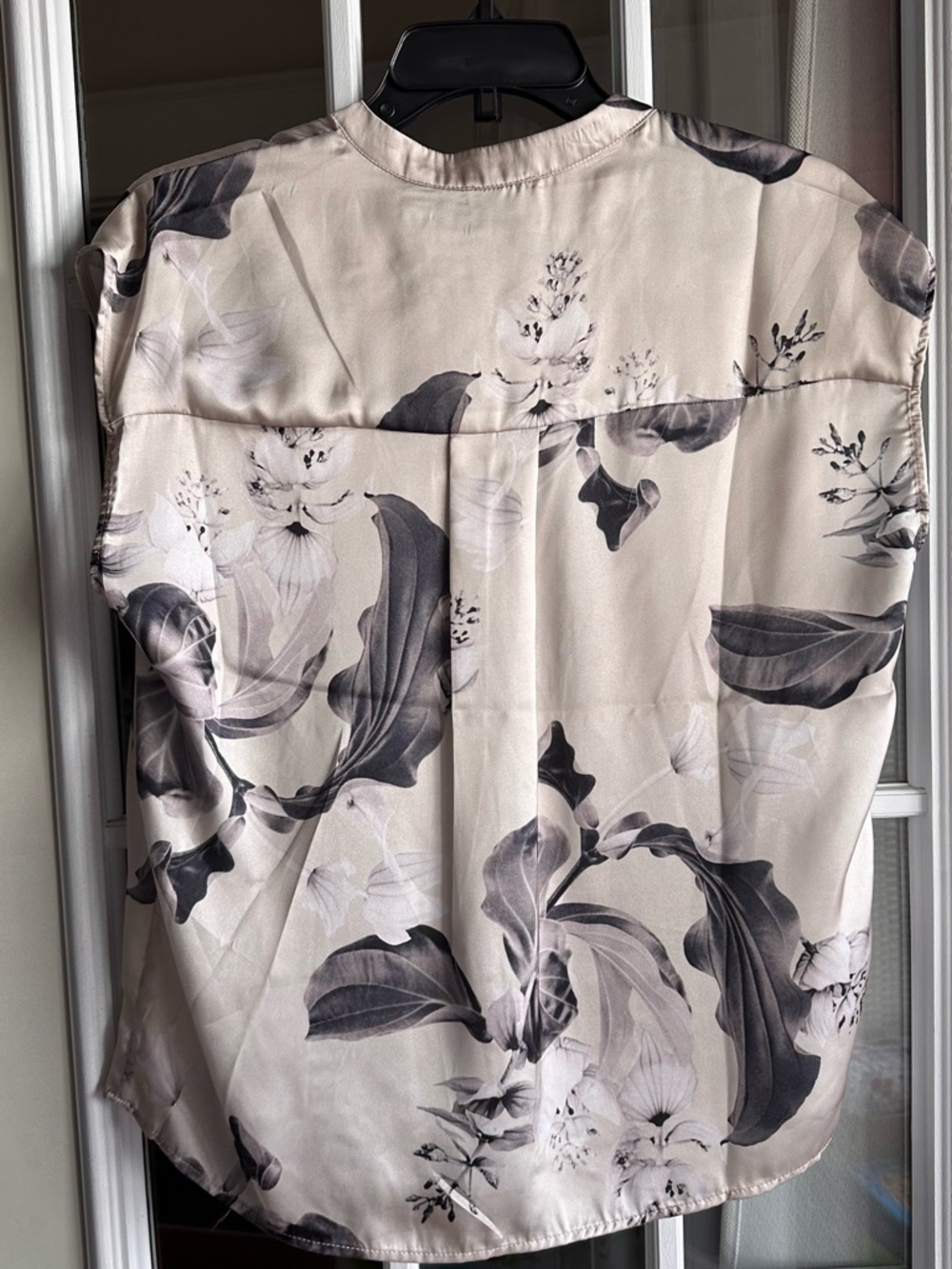 Elie Tahari Cream Blouse with Gray Floral Print - Picture 4 of 6